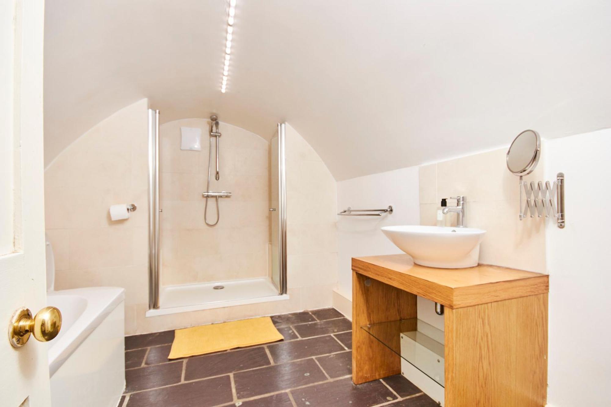 Beautiful 2Bedroom 4 Actual Beds House With Wifi By Purestay Bath Exterior foto